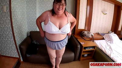 Товста японська мама показує свої величезні сиськи і насолоджується секс-іграшкою. 51-річна азіатська мама розповідає про свій сексуальний досвід. Юкіко 1 Осакапорн жирна милфа